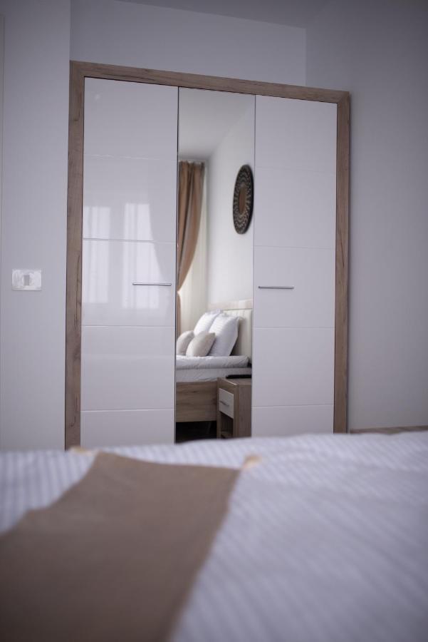 Apartament Denissia Oradea Zewnętrze zdjęcie